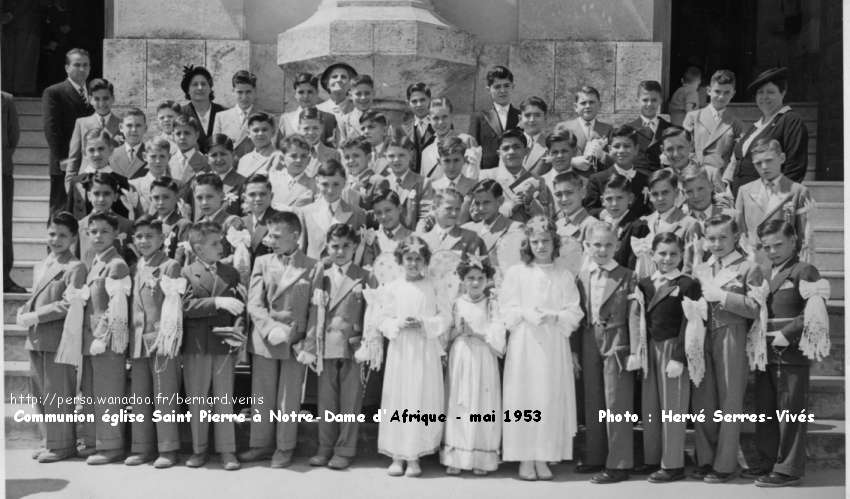 Les communiants de l'église Saint Pierre à Notre-Dame d'Afrique