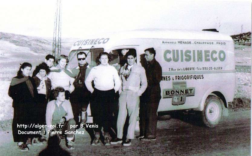 Partant pour Chréa toute ma famille (de gauche à droite) : Mina, Genevieve Martinez,Marc Nadelar,Micky Sanchez Cazaban,son mari Marcel,Suzy Sanchez Guilhaume, André Martinez, Paul Guilhaume beau père de Suzy, moi au volant et accroupi Dany Sanchez, prenant la photo Pierre Guilhaume mari de Suzy)