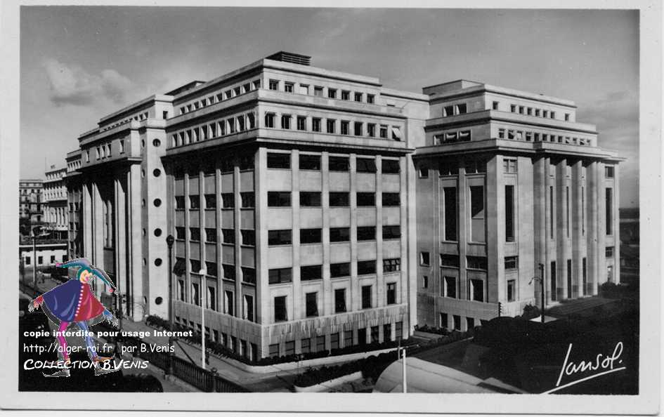 Le nouvel hôtel de ville - façace sur la rue Alfred Lelluch