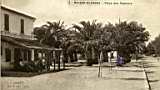 Place des palmiers et café-restaurant 