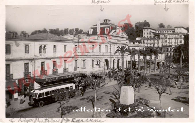 0 Maison-Carrée :place de la mairie