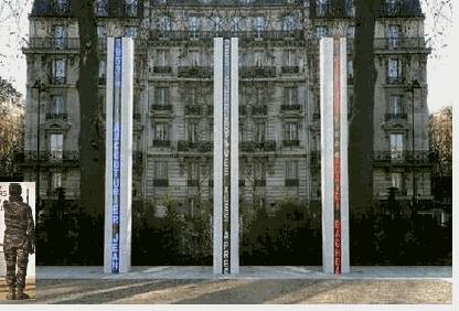 En bas à gauche la silhouette du soldat donne l'échelle du monument qui fait 6 mètres de haut