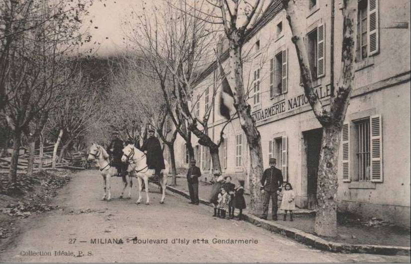 Boulevard d'Isly et gendarmerie.