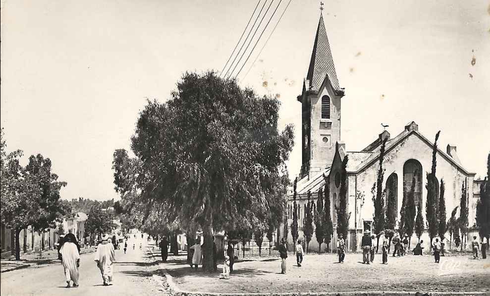 L'église et la place,montgolfier