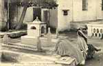 Sur la terrasse de Sidi Abderrahmane, il y a plusieurs tombeaux.