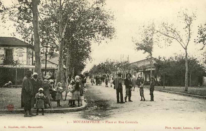 mouzaiaville,place et rue centrale