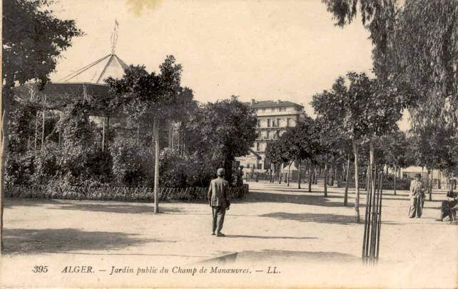 Le Square du Champ de Manœuvres 