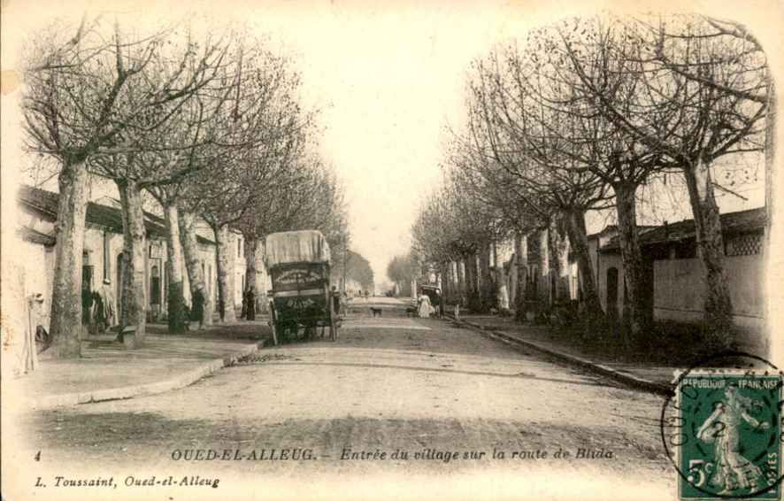 Entrée du village sur la route de Blida