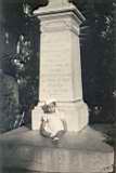 parc de galland,stele a charles jeanmaire