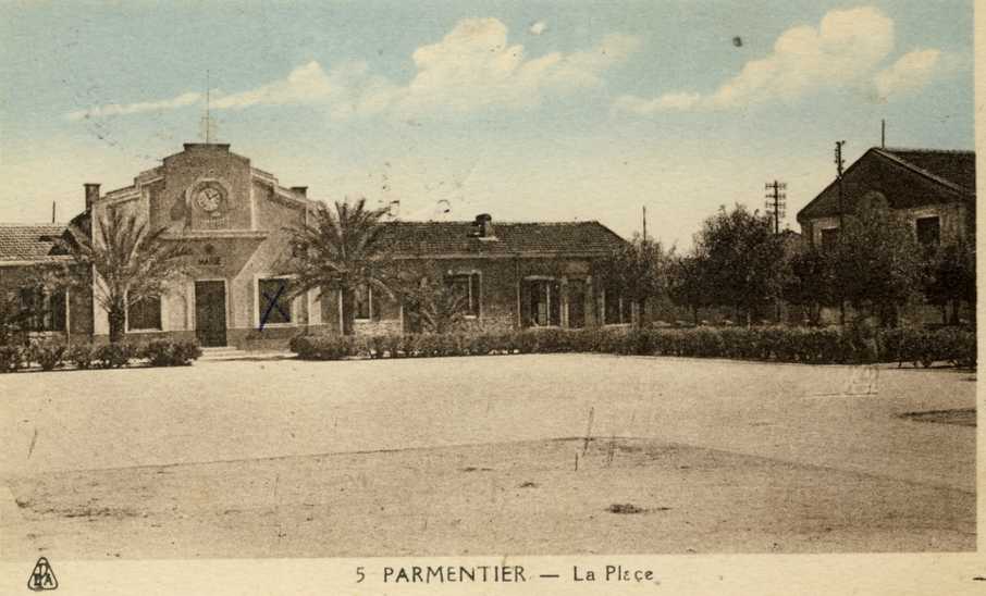 LA PLACE ...et la MAIRIE 