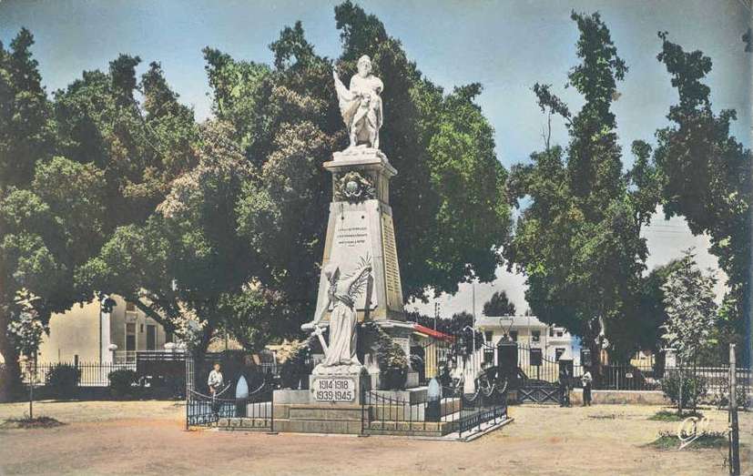 La place Louis Laurent et le monument aux morts