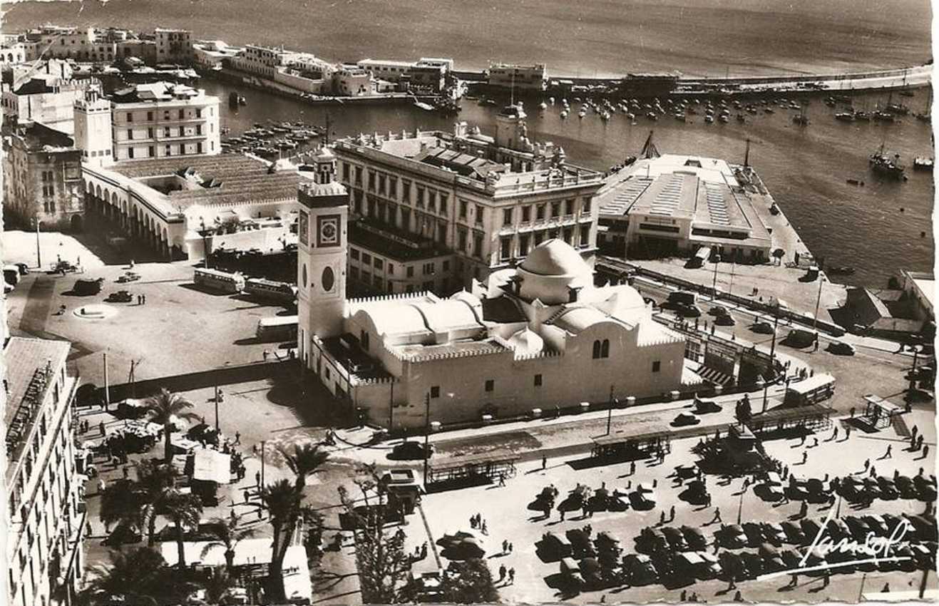 Mosquées et statue du duc d'Orléans