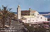 : la place, la mosquée, les trams