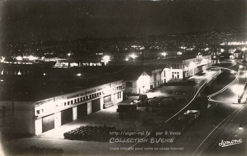 810 : les quais et le port, la nuit.