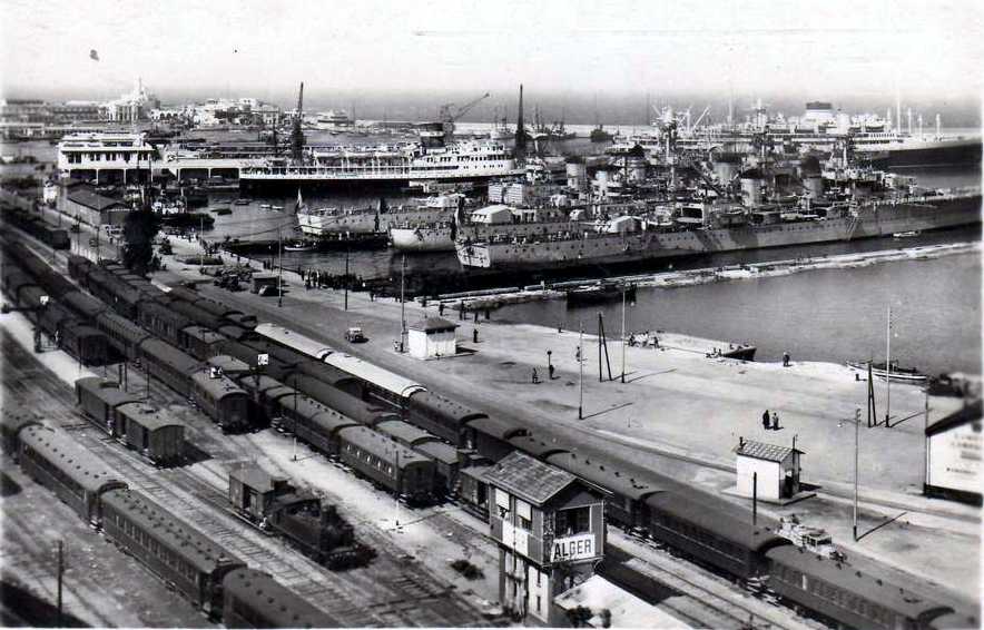 la gare maritime et le port,l'amirauté,navires de guerre