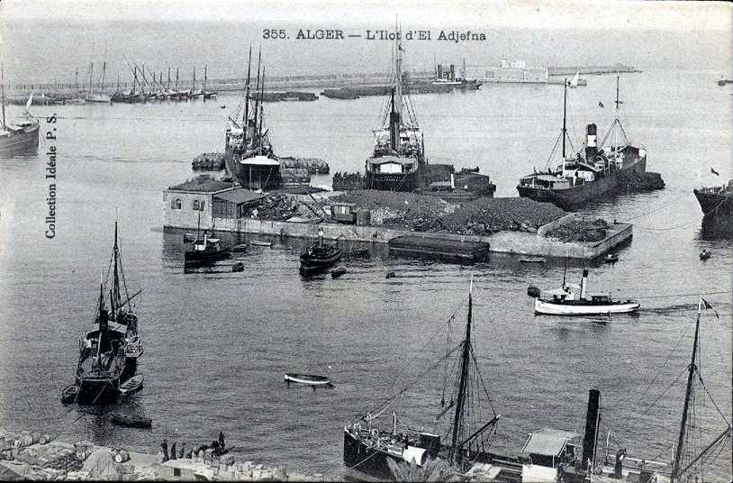 la gare maritime et le port,l'ilot el adjefna