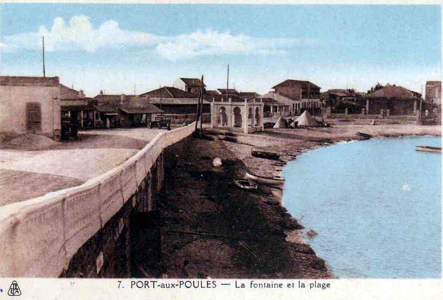 La fontaine et la plage 