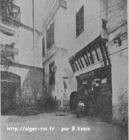 Un coin de la place Duquesne. A droite, l'entrée de la rue du Sagittaire; à gauche, la rue 