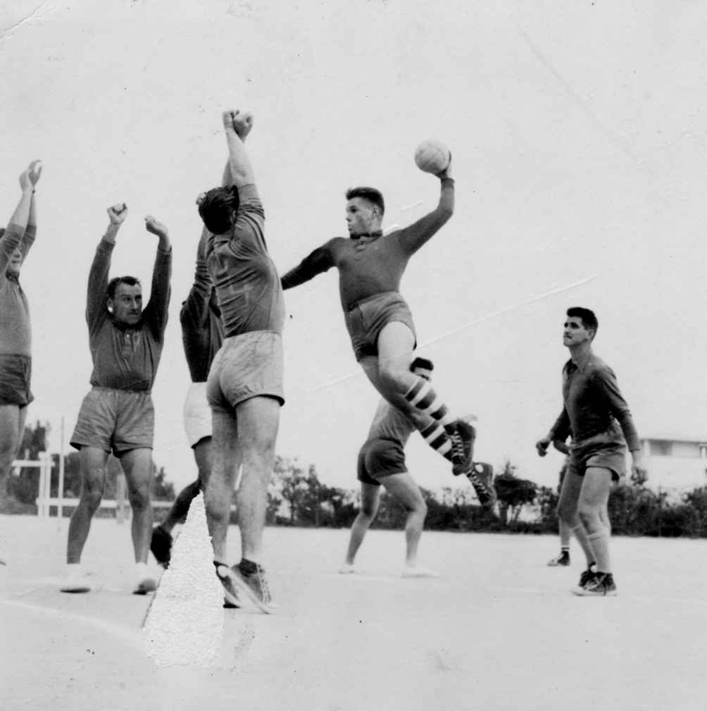 Stade Leclerc -Match entre Algérois pour sélectionner les meilleurs - 1955.56