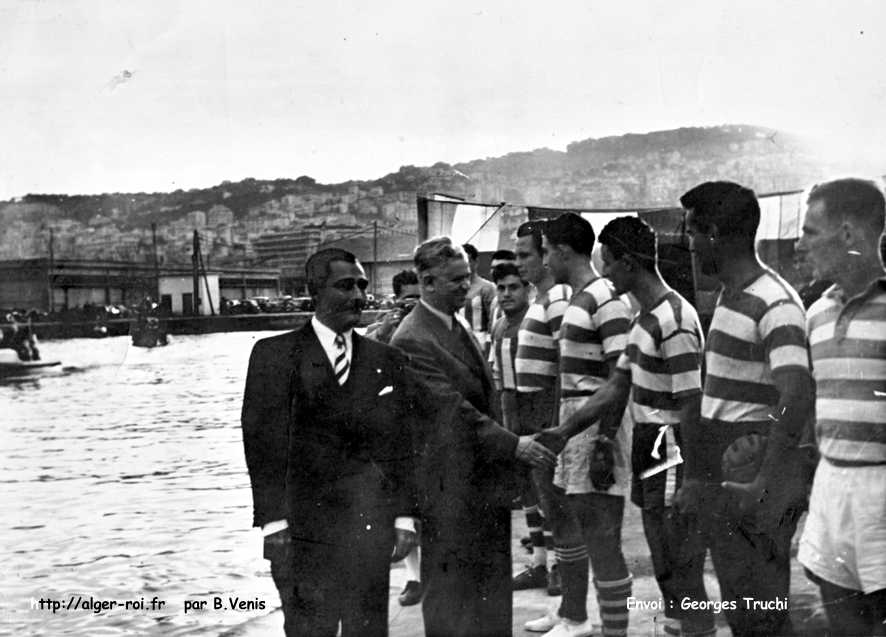 Inauguration de la piscine du R.U.A, en 1949 