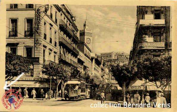 Un côté de la place Bugeaud. 