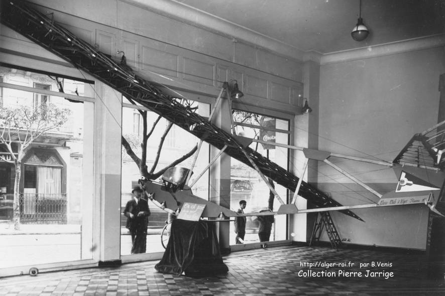 Un planeur dans la vitrine