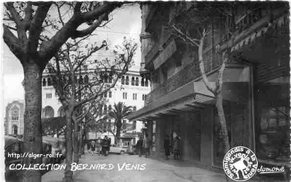 Les bureaux d'Air algérie et la Grande Poste