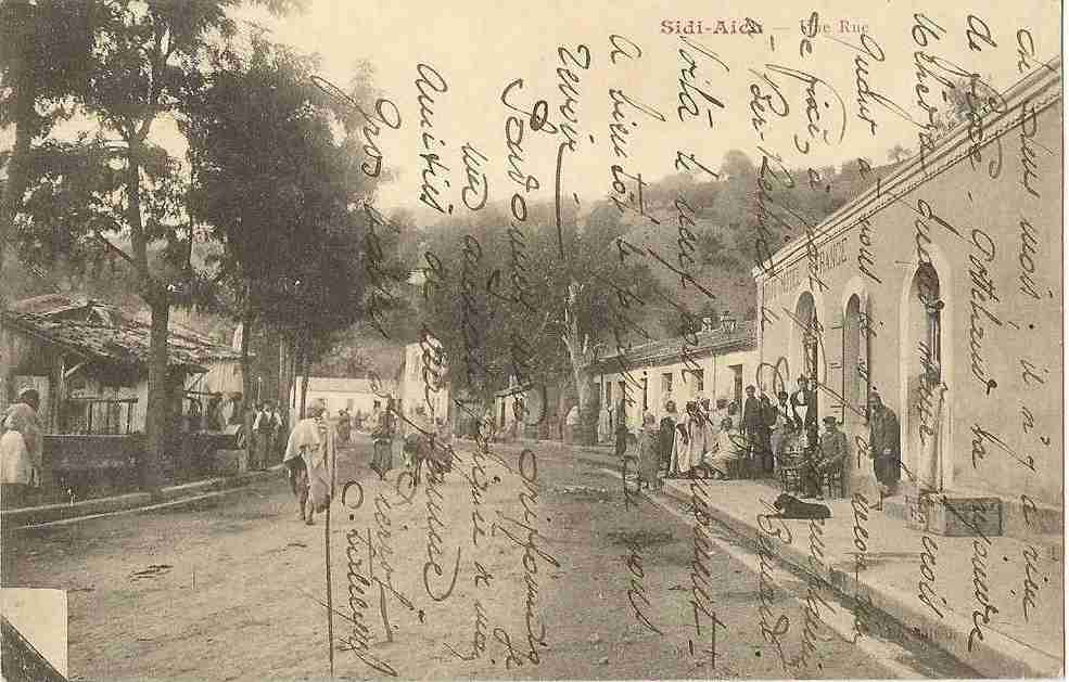 sidi-aich,une rue et hotel de france