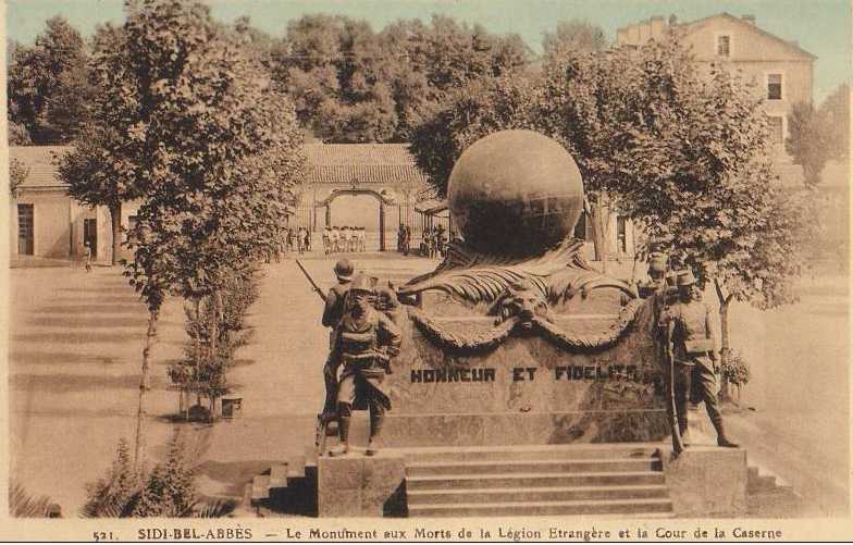 sidi-bel-abbes,monument aux morts de la legion etrangere et cour de la caserne;