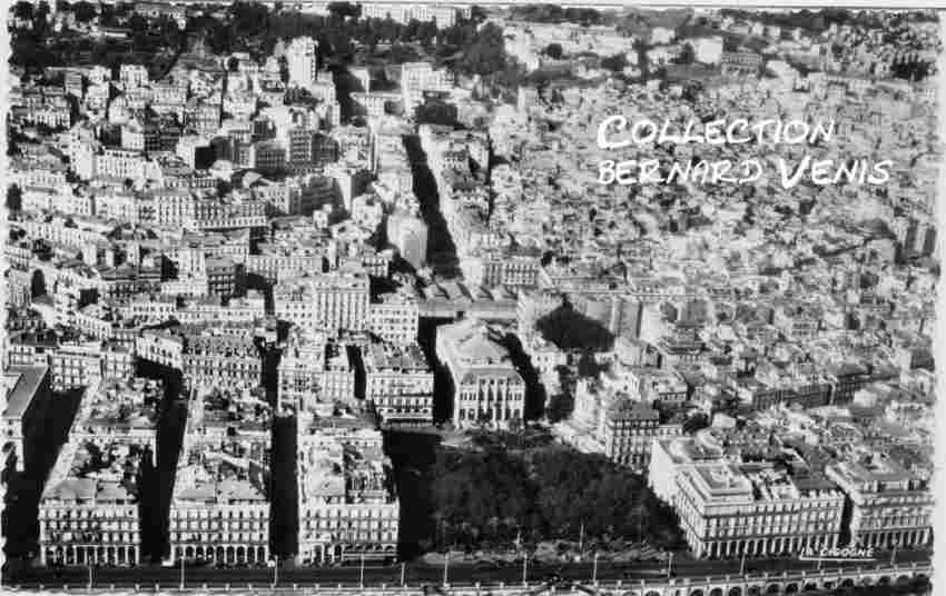 Vue générale sur le square Bresson, l' Opéra, la Casbah, les Tournants Rovigo...