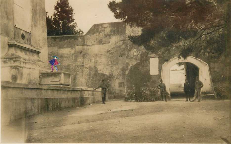 les tagarins,le fort l'empereur,la porte d'entrée et le poste de garde