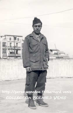 Mon père, en tenue, sur la terrasse du 20 ou 22 rue Levacher...