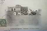 Maison du commandant Audoin Dubreuil. — Elle a appartenu au héros de la première traversée du Sahara en automobile (p. 150). Située sur le rebord de la falaise, elle domine l'ensemble de la palmeraie, de la sebkra et des dunes. De sa terrasse, agréable vue* sur tout cet ensemble.