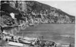 Tipaza: la corniche et la plage de galets.