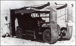 La Peugeot 28CV de Liegeard équipée de sa courroie qui a parcouru 450 km de Biskra à Touggourt et retour et 150km de Tébessa à Gafsa en 1908