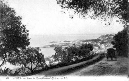 La route de Notre-Dame d'Afrique descendant vers Bab-el-Oued 