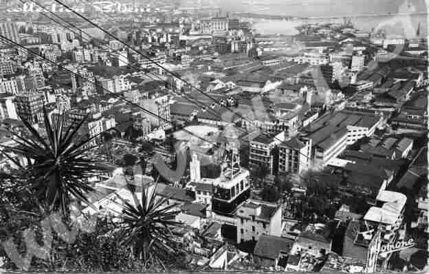 le téléférique au dessus du quartier du " Marabout " 