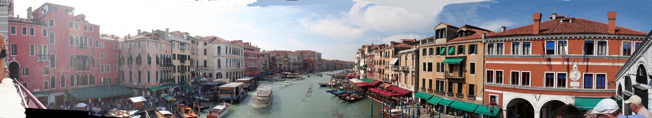 Vue sur le Grand Canal à partir du pont Rialto