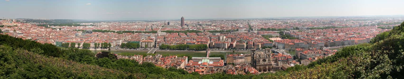 Lyon, vue prise à partir de Fourvière - 98 ko