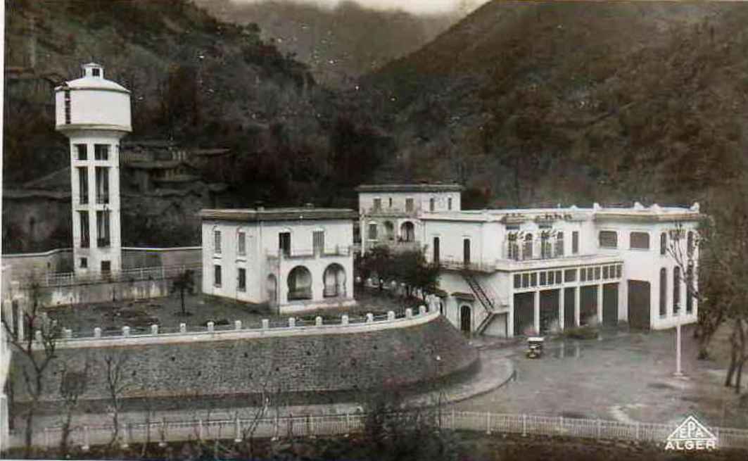 Usine hydro-électrique et château d'eau