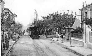 Le train traverse Guyotville.