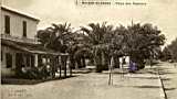 Place des palmiers et café-restaurant