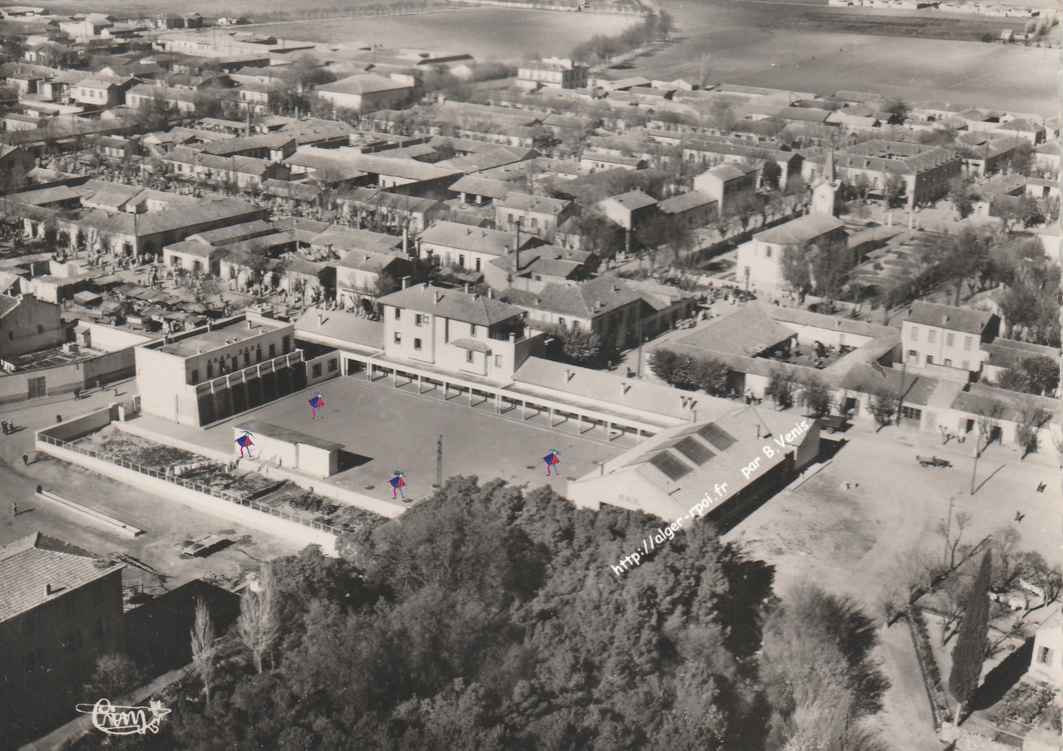 Vue Aérienne sur la Ville & les Ecoles-