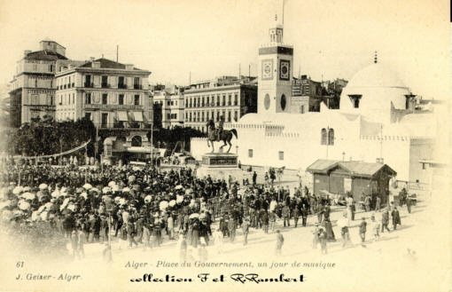 61:Alger, place du Gouvernement, un jour de musique, 41 ko